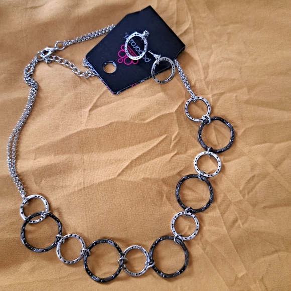 Necklace and earrings - Picture 1 of 1